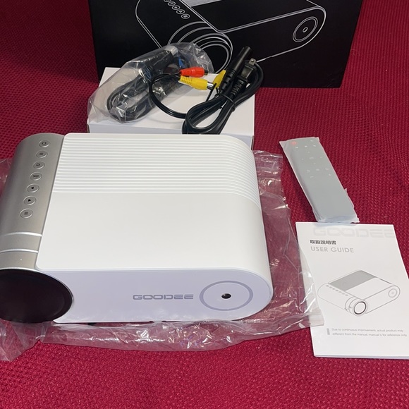 GooDee Mini Home Theater Projector 7500L  w/ case, cords & remote - Picture 4 of 12
